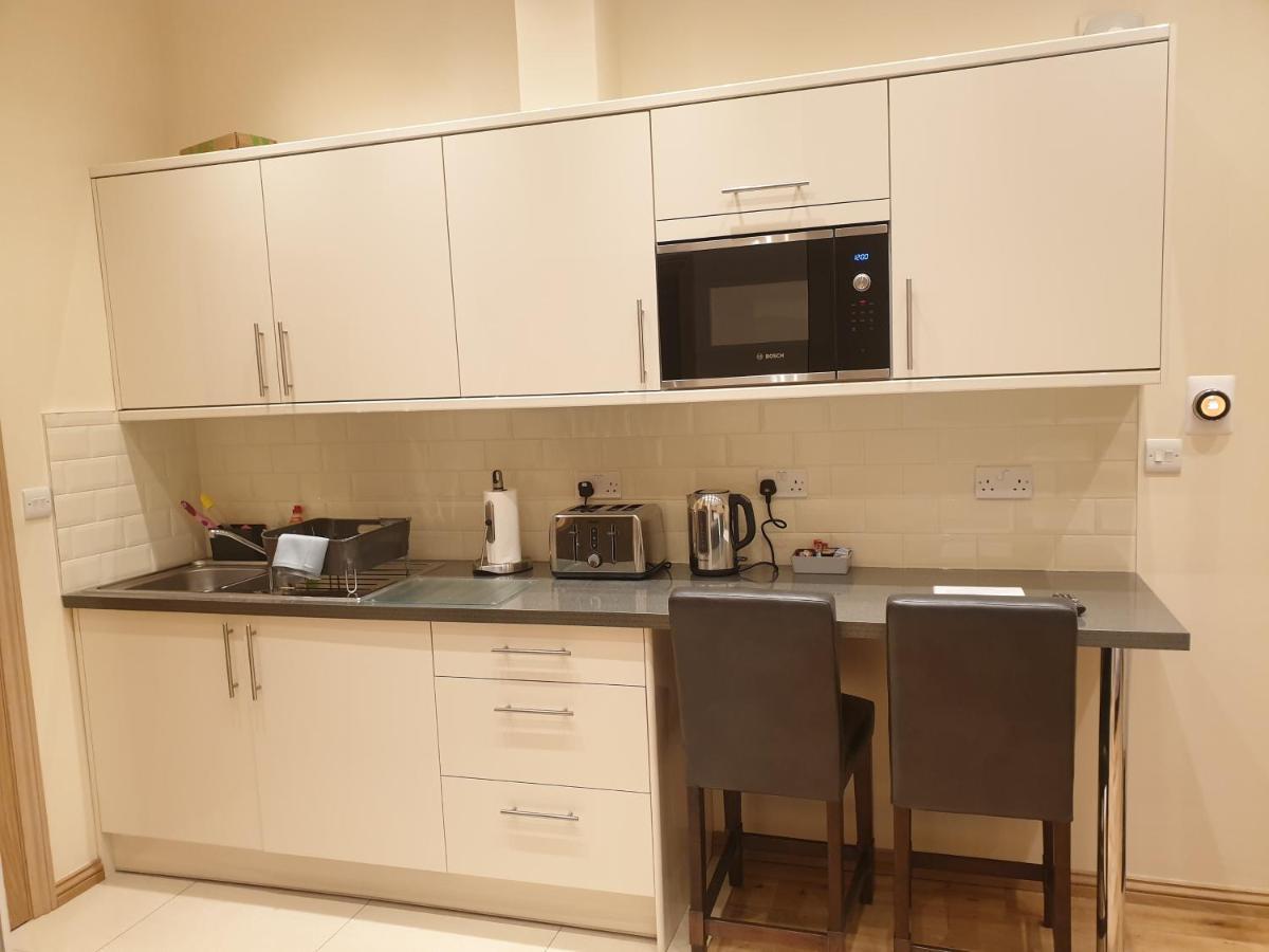 London Luxury Apartments 4 Min Walk From Ilford Station, With Free Parking Free Wifi Buitenkant foto