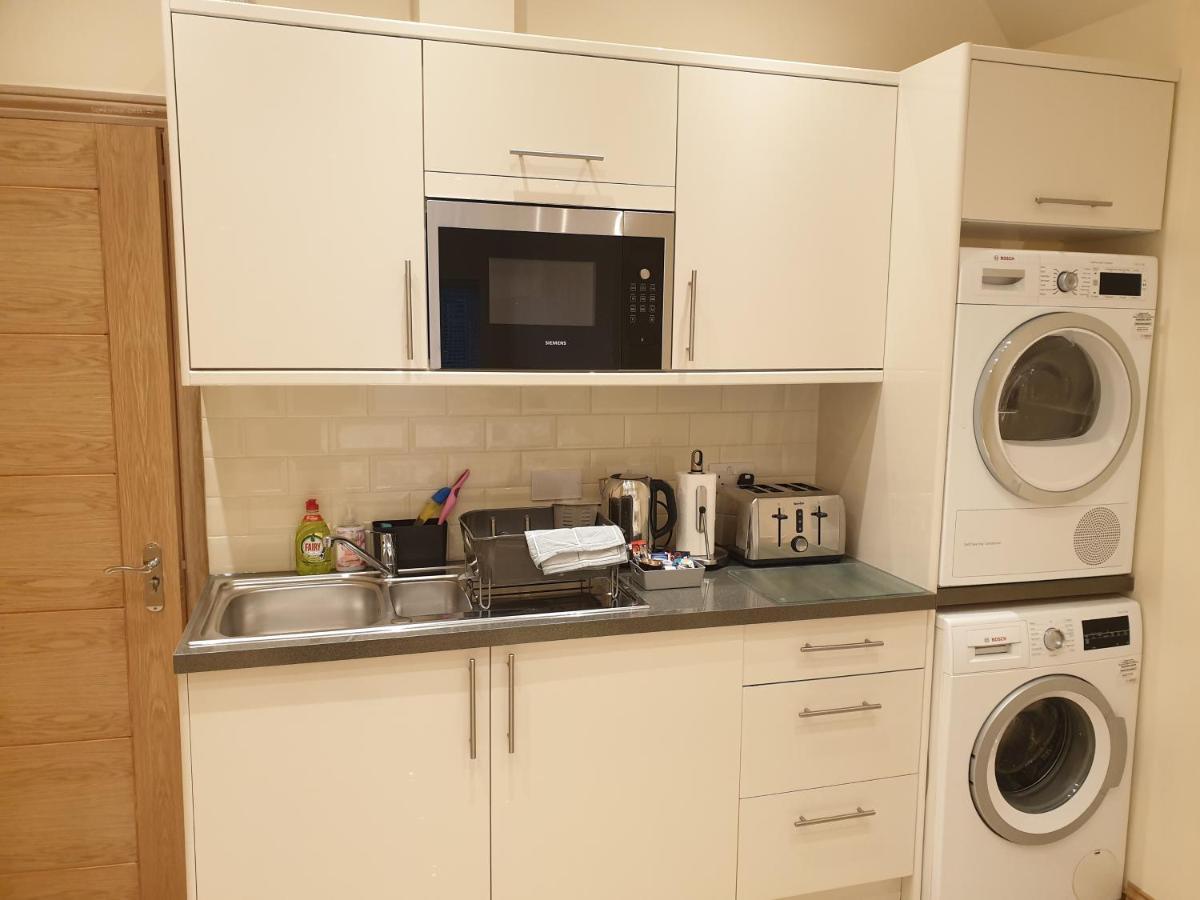 London Luxury Apartments 4 Min Walk From Ilford Station, With Free Parking Free Wifi Buitenkant foto