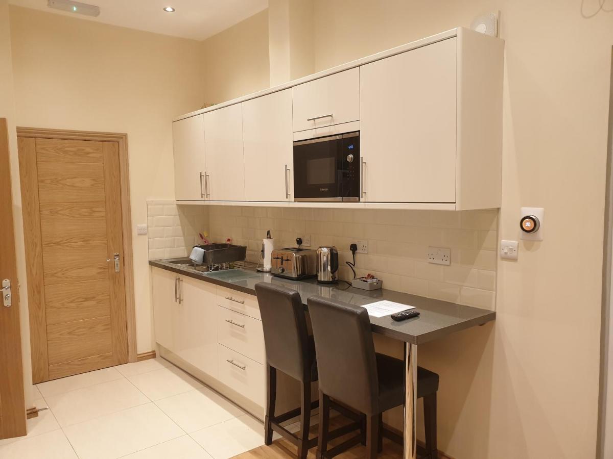 London Luxury Apartments 4 Min Walk From Ilford Station, With Free Parking Free Wifi Buitenkant foto