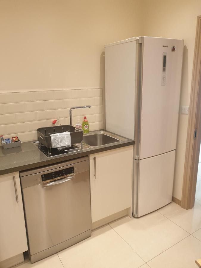 London Luxury Apartments 4 Min Walk From Ilford Station, With Free Parking Free Wifi Buitenkant foto