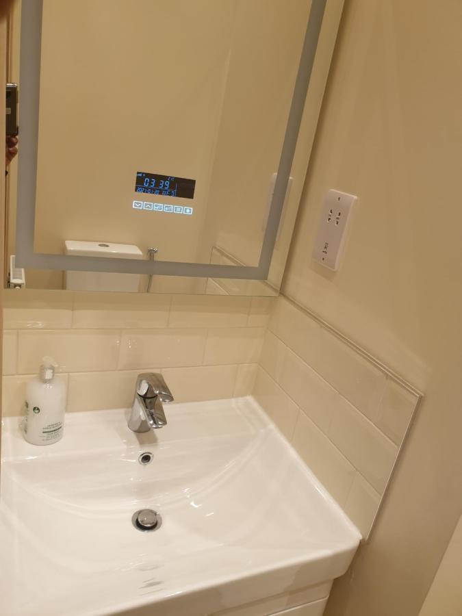 London Luxury Apartments 4 Min Walk From Ilford Station, With Free Parking Free Wifi Buitenkant foto