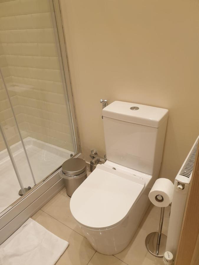 London Luxury Apartments 4 Min Walk From Ilford Station, With Free Parking Free Wifi Buitenkant foto