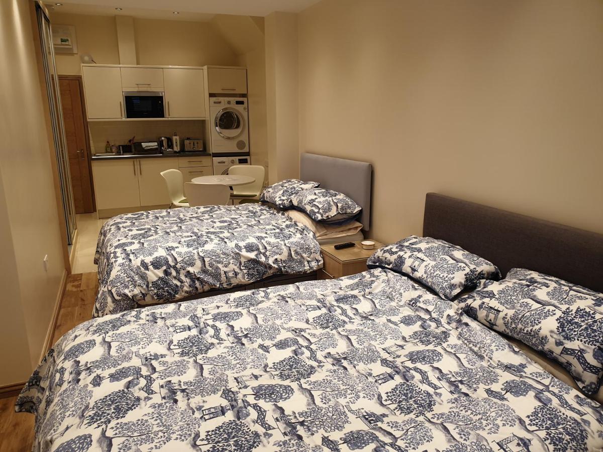 London Luxury Apartments 4 Min Walk From Ilford Station, With Free Parking Free Wifi Buitenkant foto
