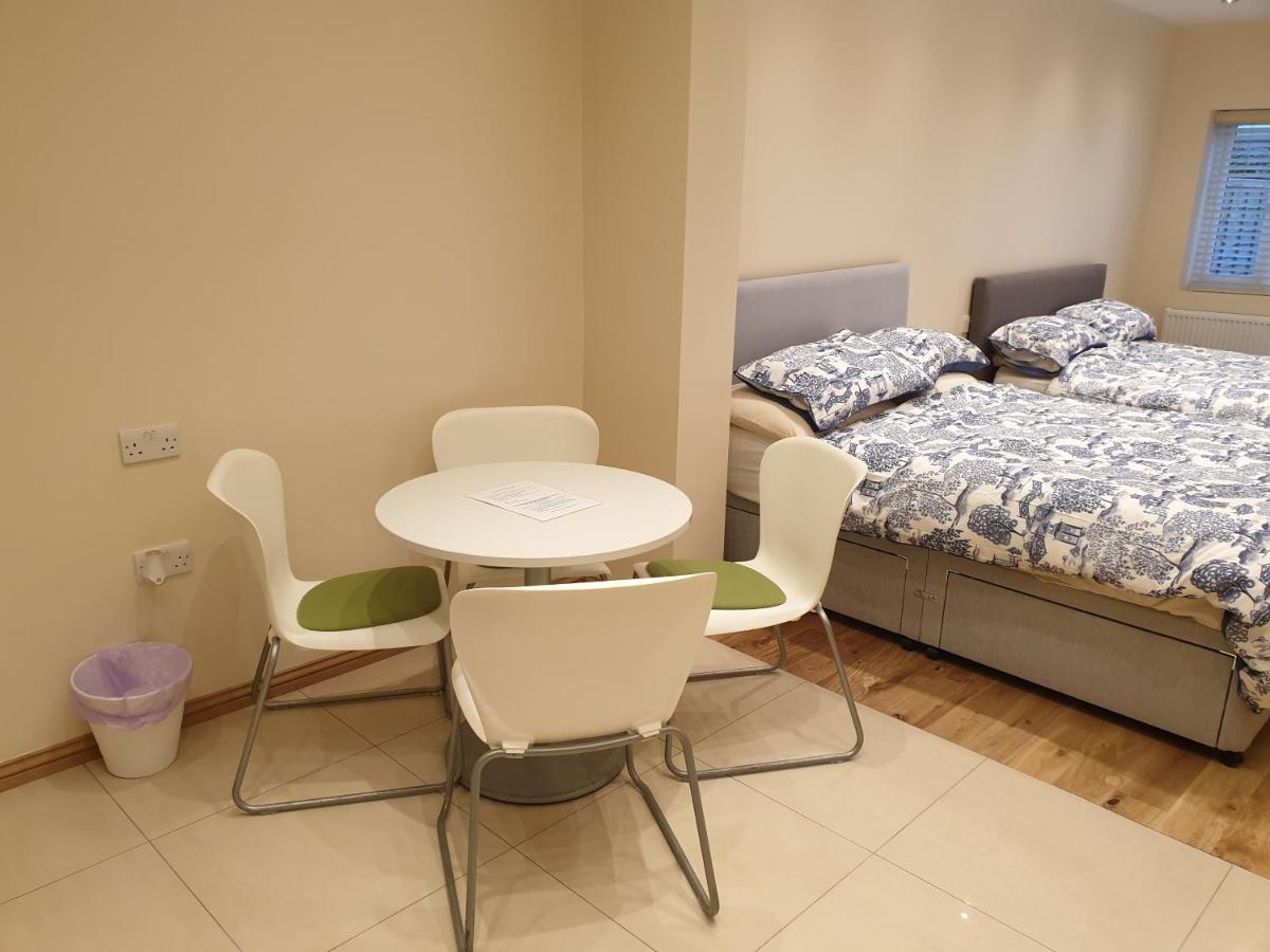London Luxury Apartments 4 Min Walk From Ilford Station, With Free Parking Free Wifi Buitenkant foto