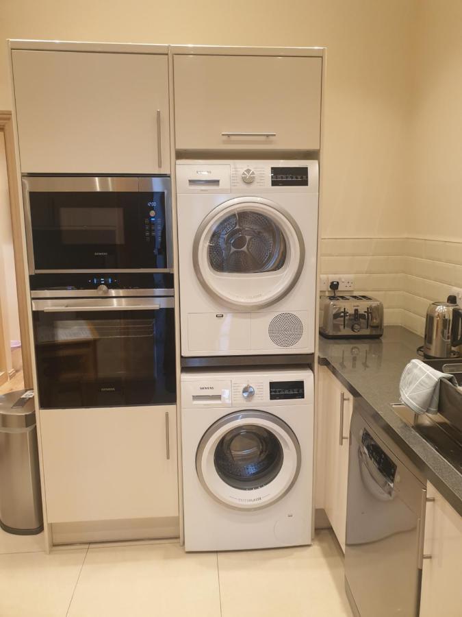 London Luxury Apartments 4 Min Walk From Ilford Station, With Free Parking Free Wifi Buitenkant foto