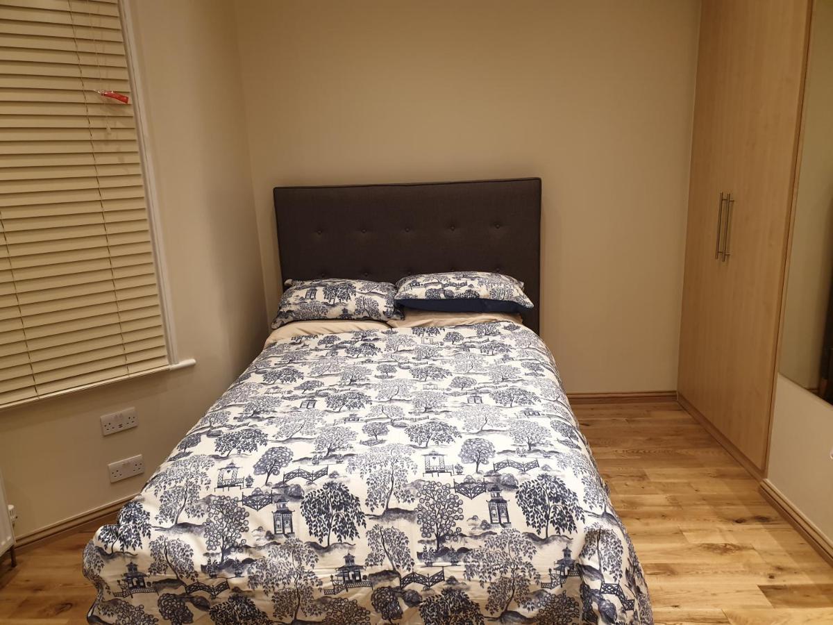London Luxury Apartments 4 Min Walk From Ilford Station, With Free Parking Free Wifi Buitenkant foto